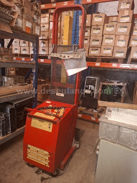 130/25067 - EMPILHADEIRA M/WESCO, CAPAC. 500 KG. 
