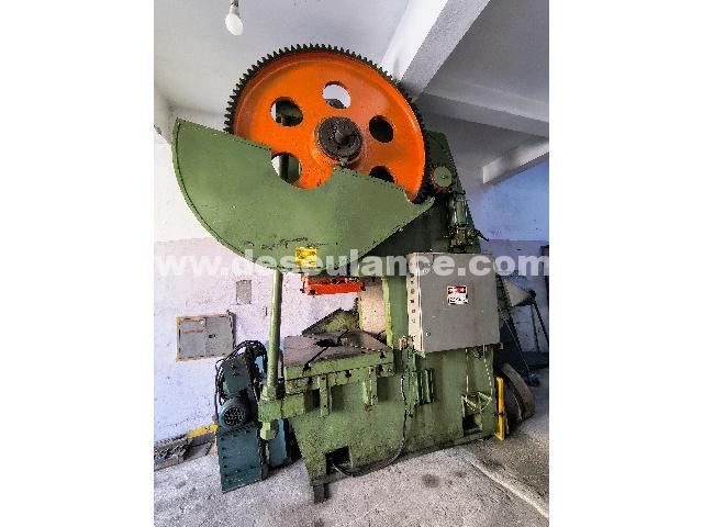 12/25082 - PRENSA M/MAHNKE TIPO C, 200 TONS, C/ALMOFADA, 