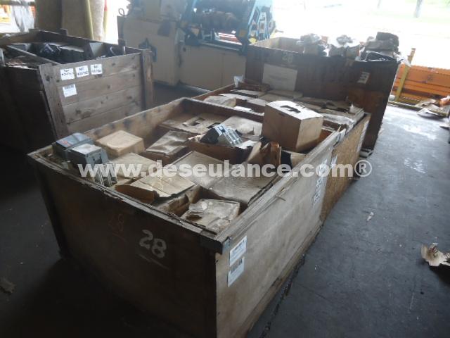 28/25089 - 128 CONTATORES M/ABB E 01 CX C/RELÊS, BOTOEIRAS E OUTROS