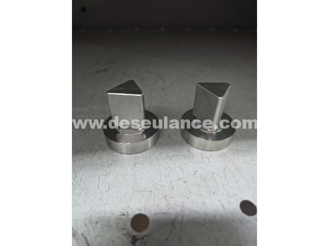 31/25140 - APROX. 111 PEÇAS: VÁLVULAS, REPAROS E OUTRAS. 