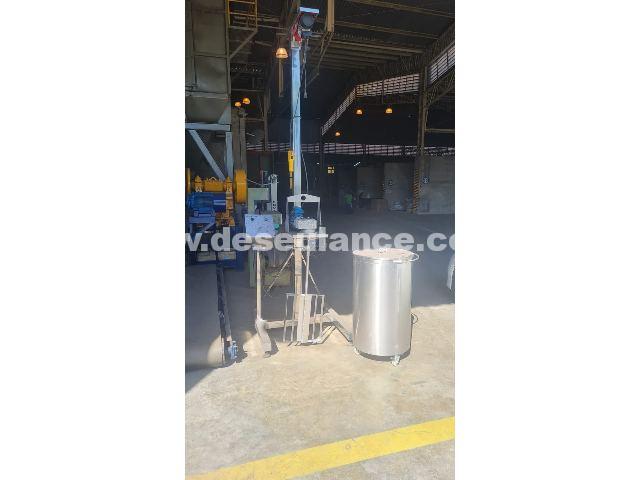 28/25165 - MISTURADOR AGITADOR EM INOX COMPLETO, C/TALHA E MOTORREDUTOR