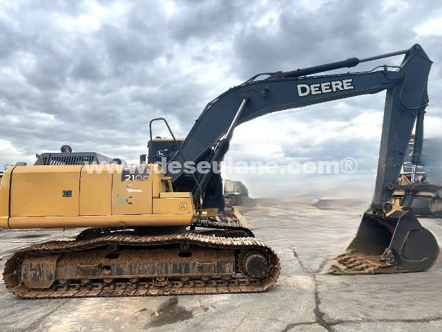 05/26010 - ESCAVADEIRA M/JOHN DEERE 210G, ANO 20, SÉRIE 521751, 