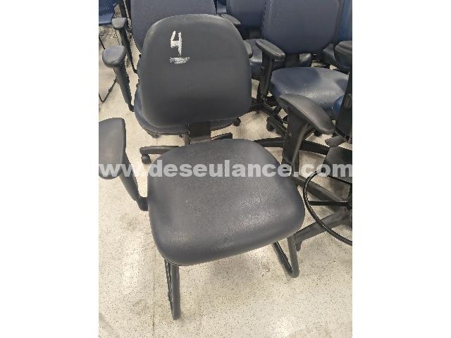 04/26019 - 55 CADEIRAS ESTOFADAS