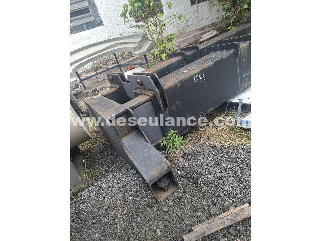 83/26021 - SPREADER P/IÇAMENTO DE CONTAINER MARÍTIMO 20/40 PÉS, 