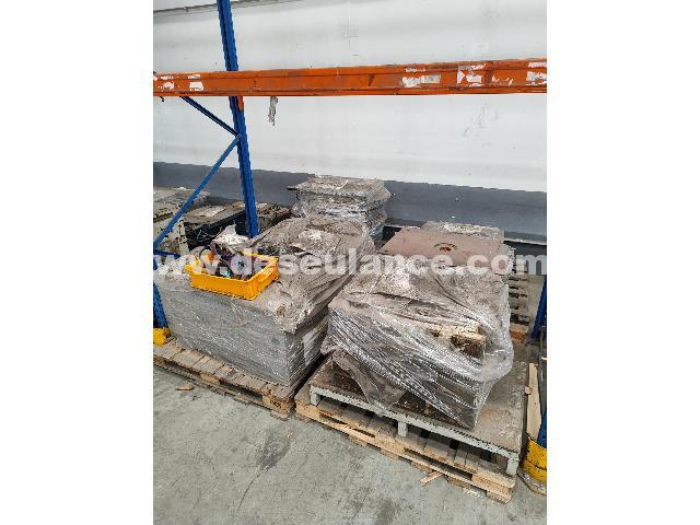02/26063 - APROX. 11.702 KGS. DE MOLDES DE INJ. PLÁST. (VENDA POR KG.)
