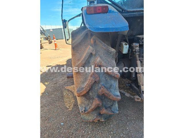 36/26066 - TRATOR NEW HOLLAND TM 135 + PULVERIZADOR DE BARRA STARA 2000